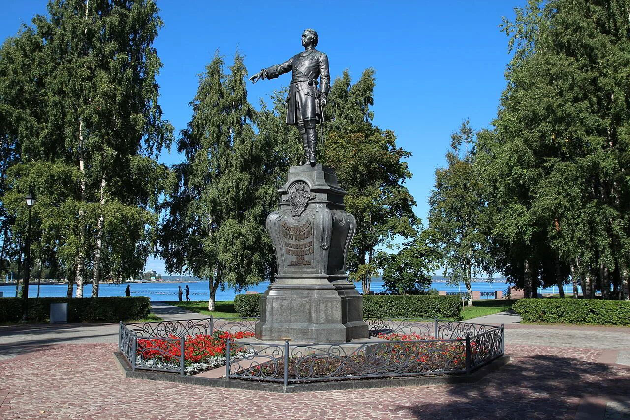Памятник Петру I в Петрозаводске