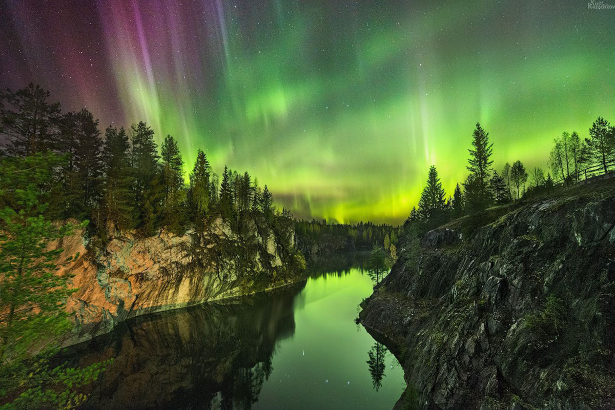 Северное сияние в горном парке Рускеала в Карелии