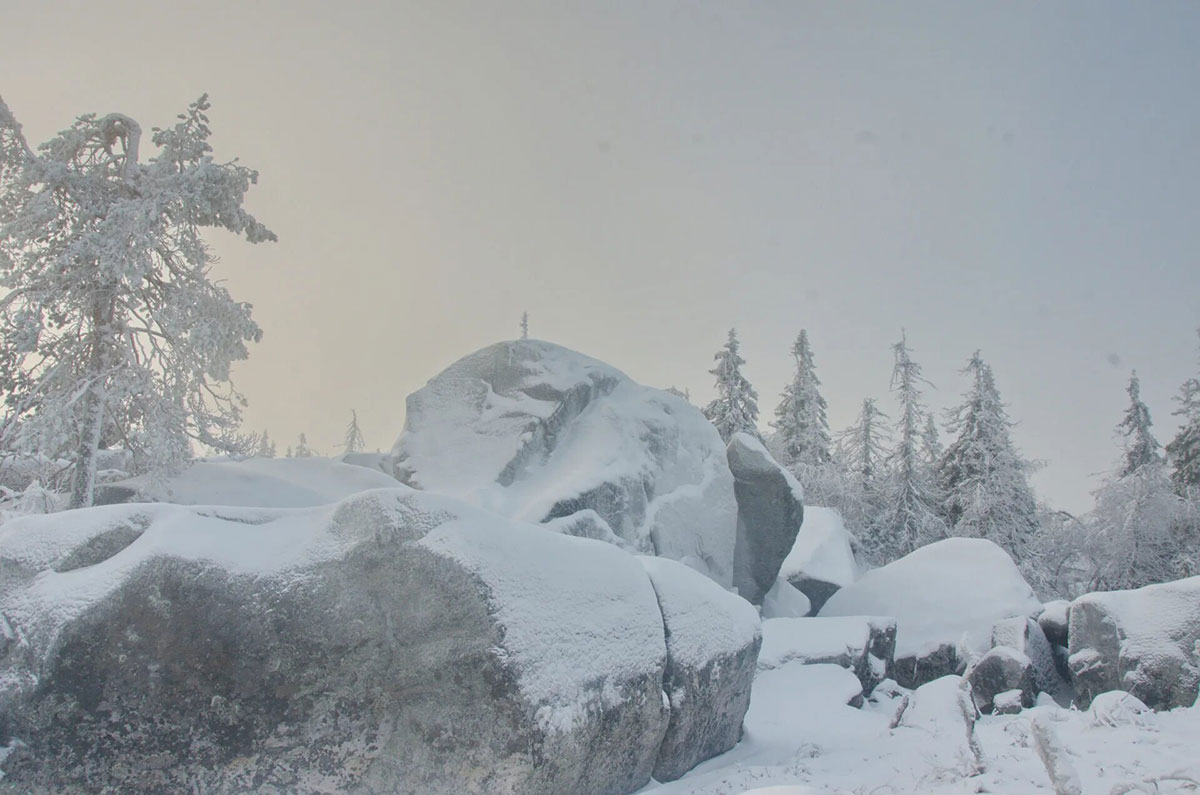Гора Воттоваара зимой, валуны