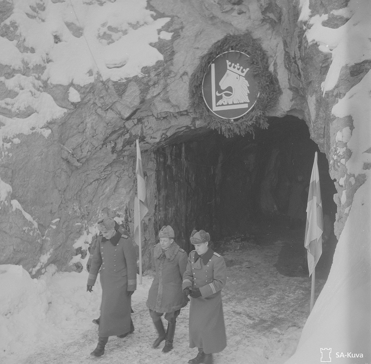 Приемочная комиссия перед входом в бункер "Филина Гора", Хуухканмяки., 5 марта 1944, фотография из финского военного фотоархива sa-kuva.fi