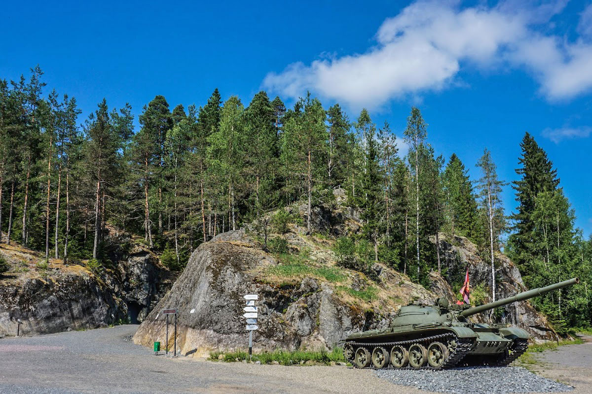 Парк военной техники музея «Гора Филина» в Карелии