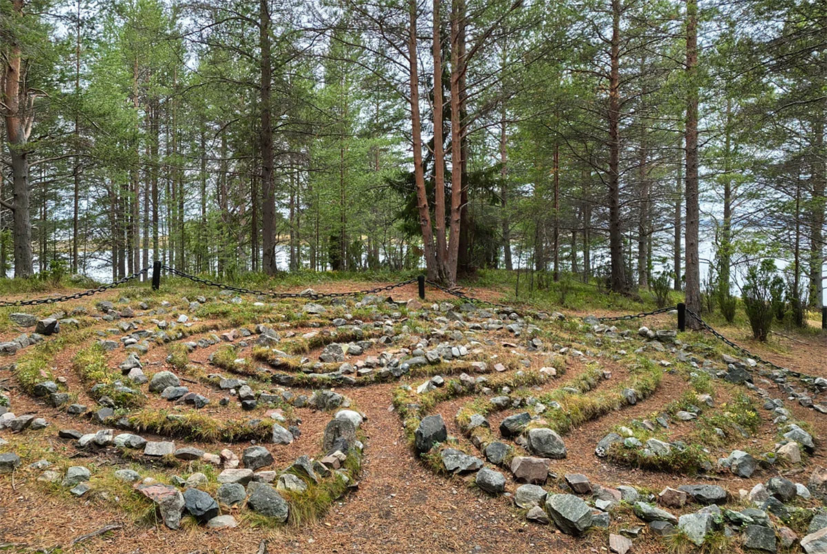 Протосаамский каменный лабиринт в деревне Алхо