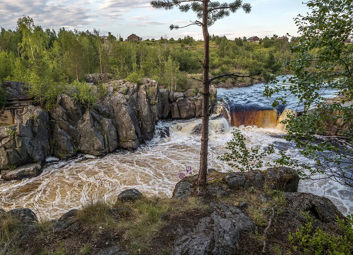 Водопад Воицкий падун в Карелии